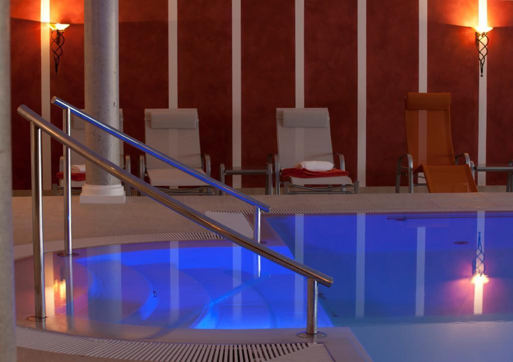 Wellnesshotel Rothfuss Mit Spa Und 2 Schwimmbadern バート・ヴィルトバート エクステリア 写真